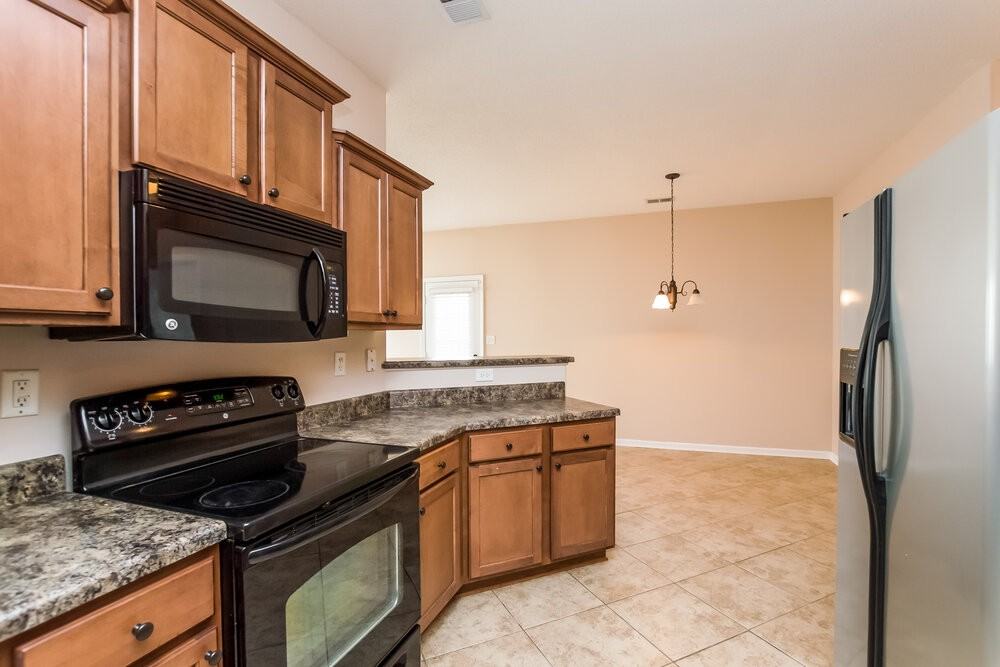 5774 Bedford Loop E - Photo 6 of 15