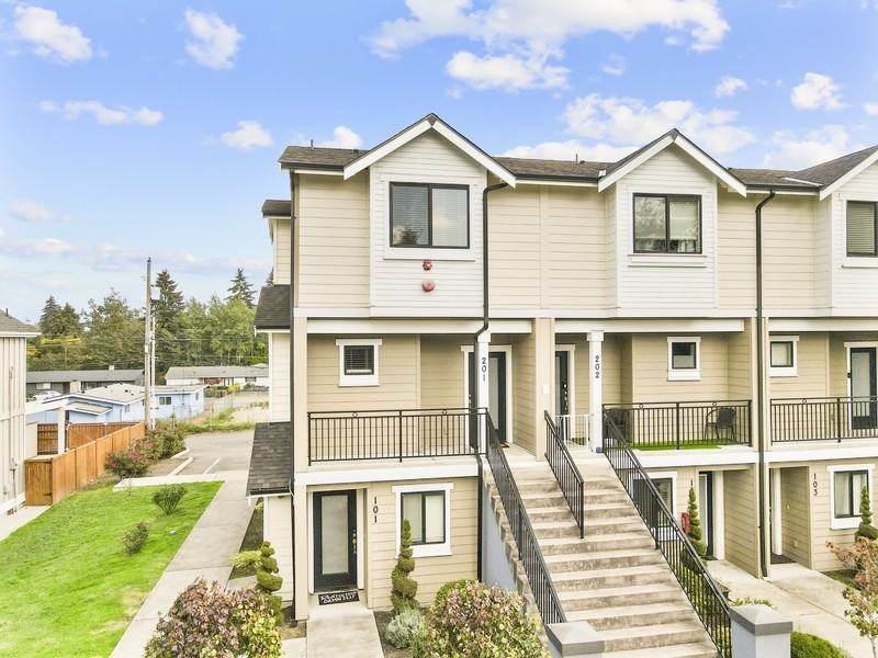 2355 Allenmore Brownstones State Street - Photo 6 of 26