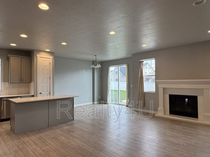 1433 W Dairy Ln - Photo 2 of 17