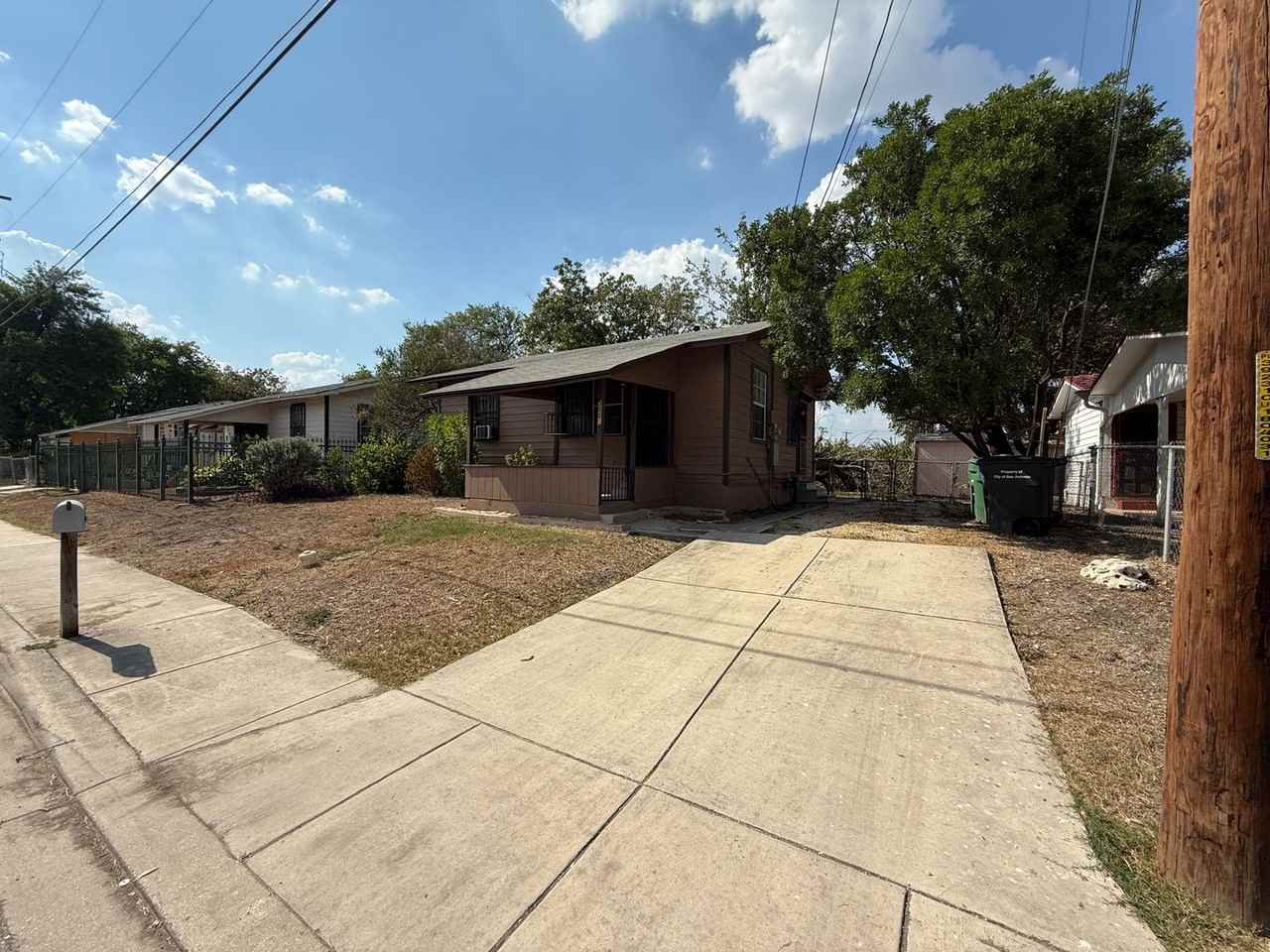 3003 Venus St - Photo 4 of 30