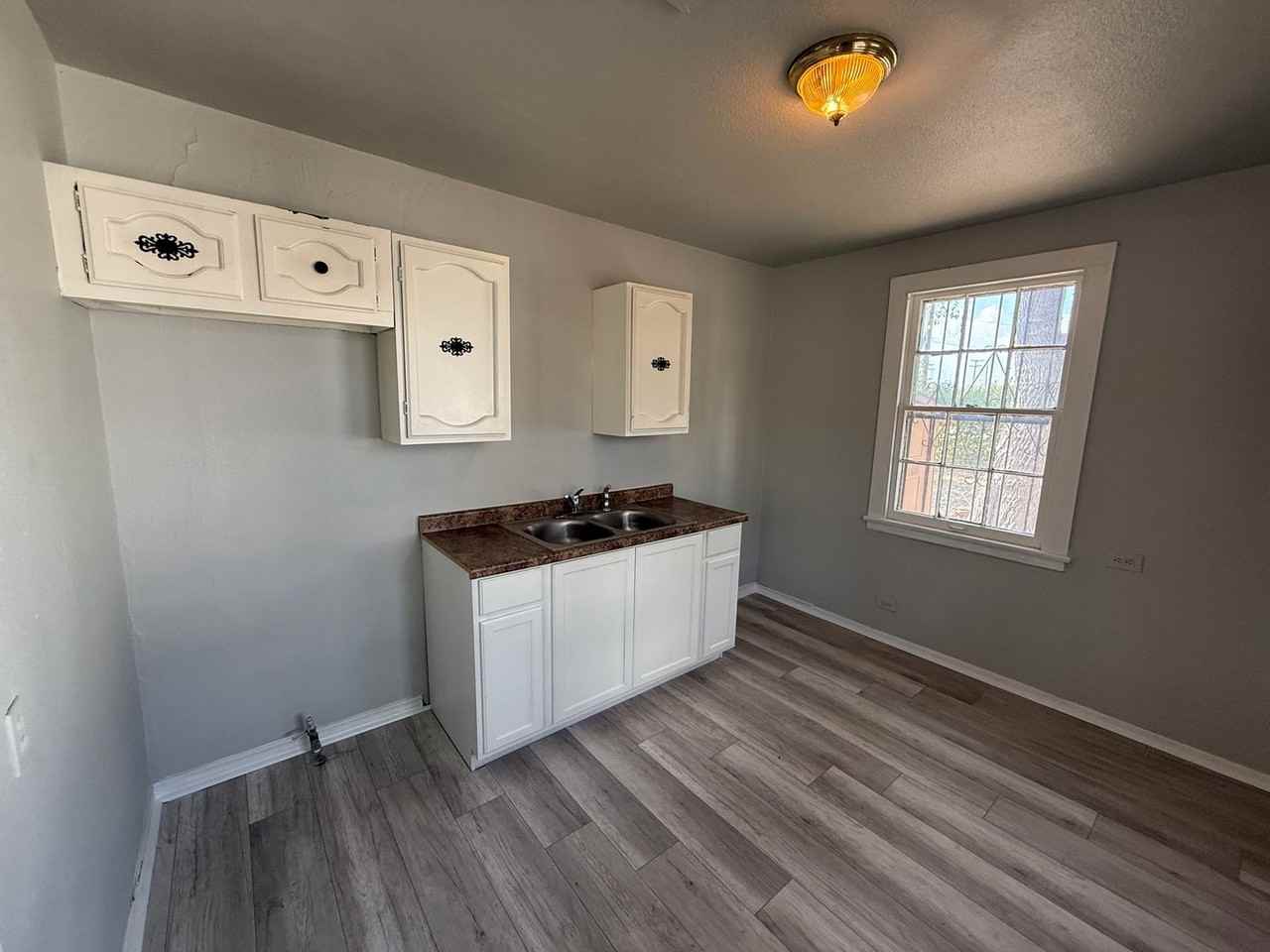 3003 Venus St - Photo 6 of 30