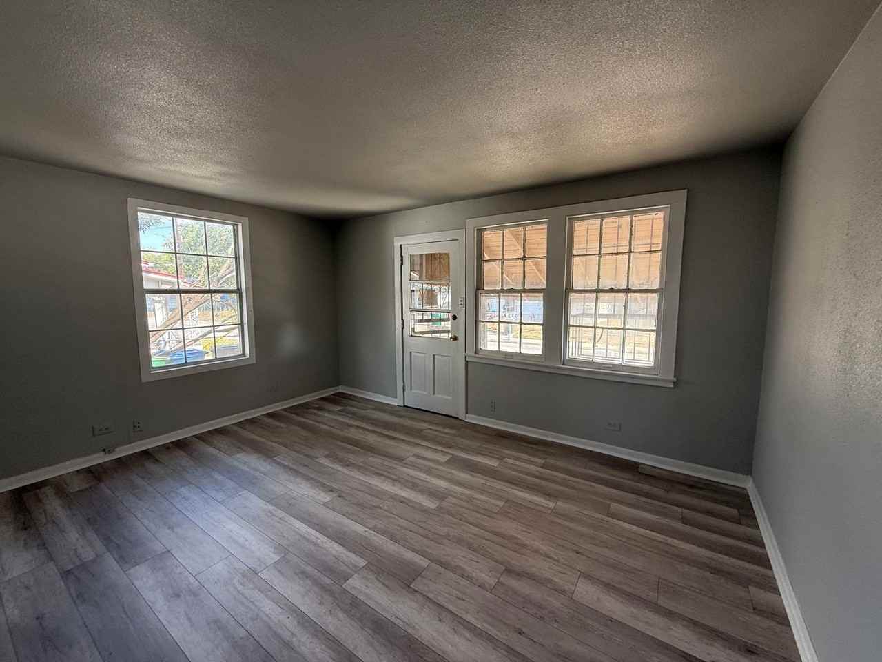 3003 Venus St - Photo 7 of 30