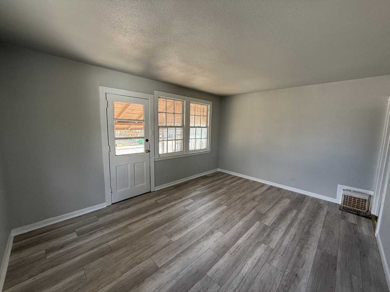 3003 Venus St - Photo 7 of 28