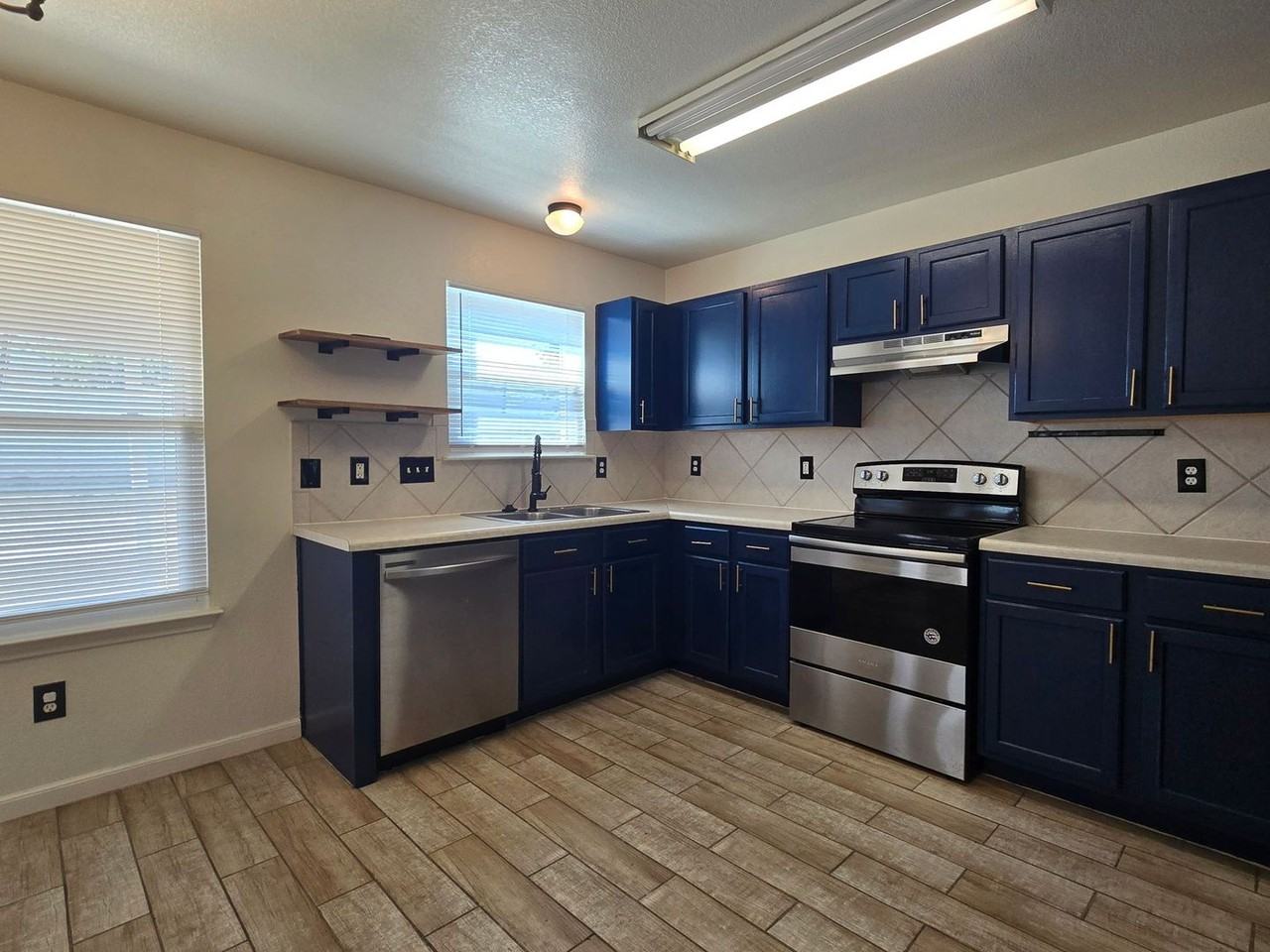 5300 Donegal Bay Court - Photo 3 of 30