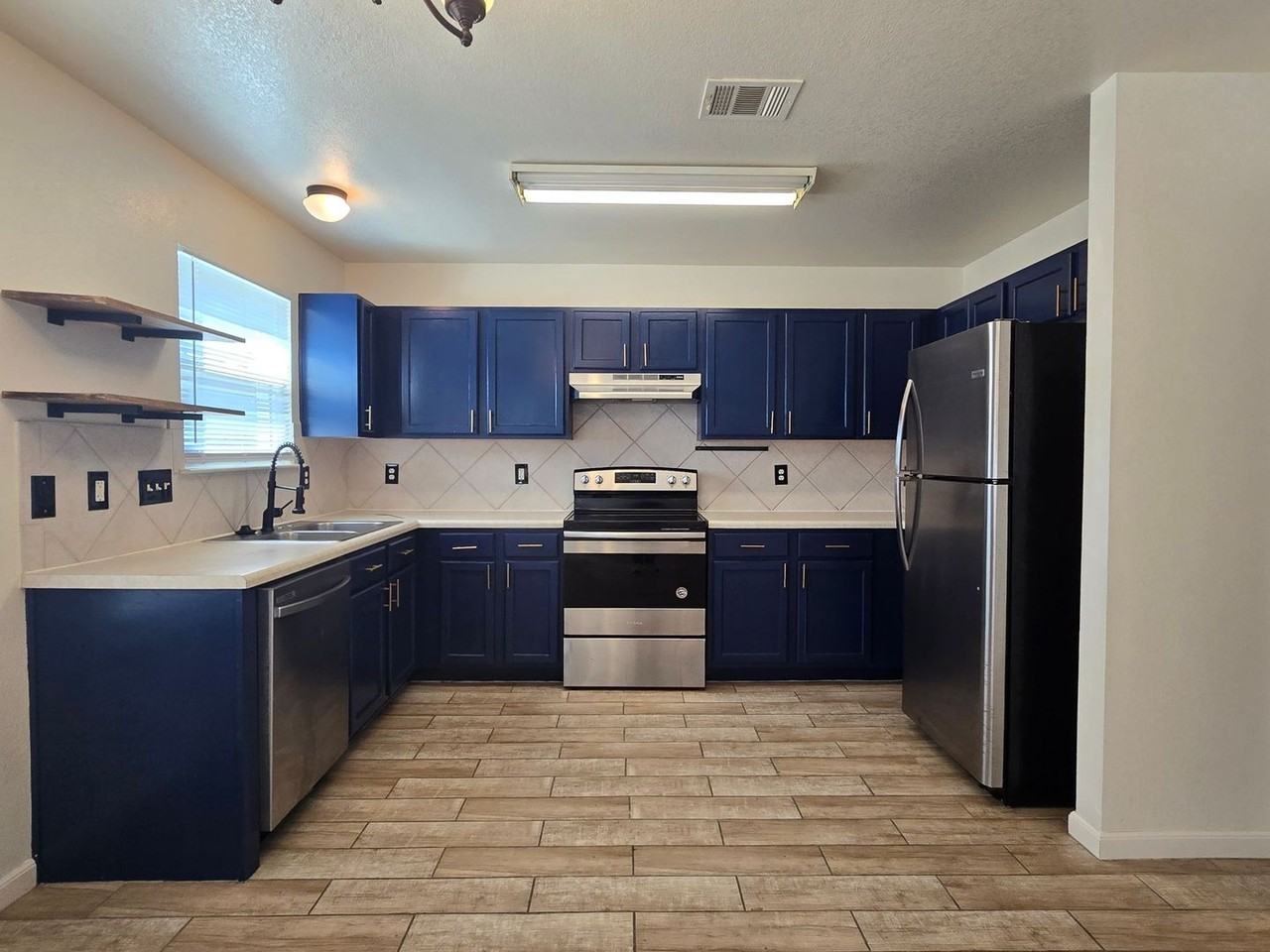 5300 Donegal Bay Court - Photo 4 of 30