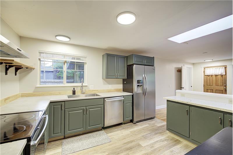 816 Ne 120th St - Photo 3 of 24