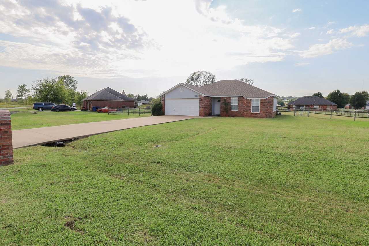 12100 Valley Ave - Photo 2 of 35
