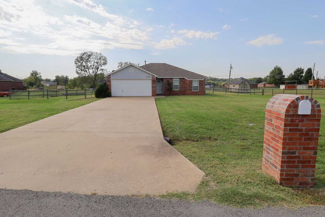 12100 Valley Ave - Photo 3 of 35