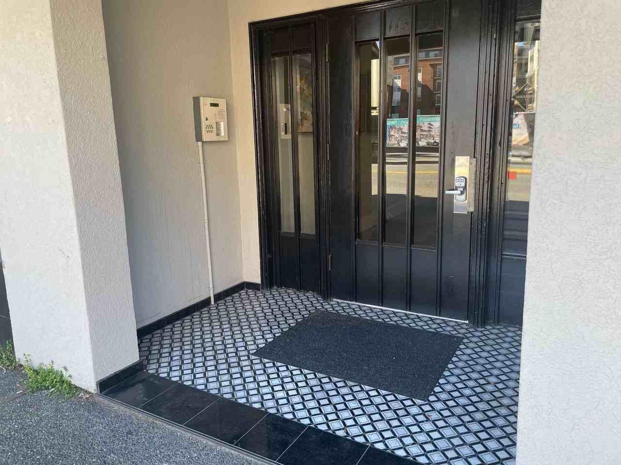 Lake Street Apartments | Downtown Kirkland | Renovated Units Just Steps from Marina Park - Photo 2 of 7