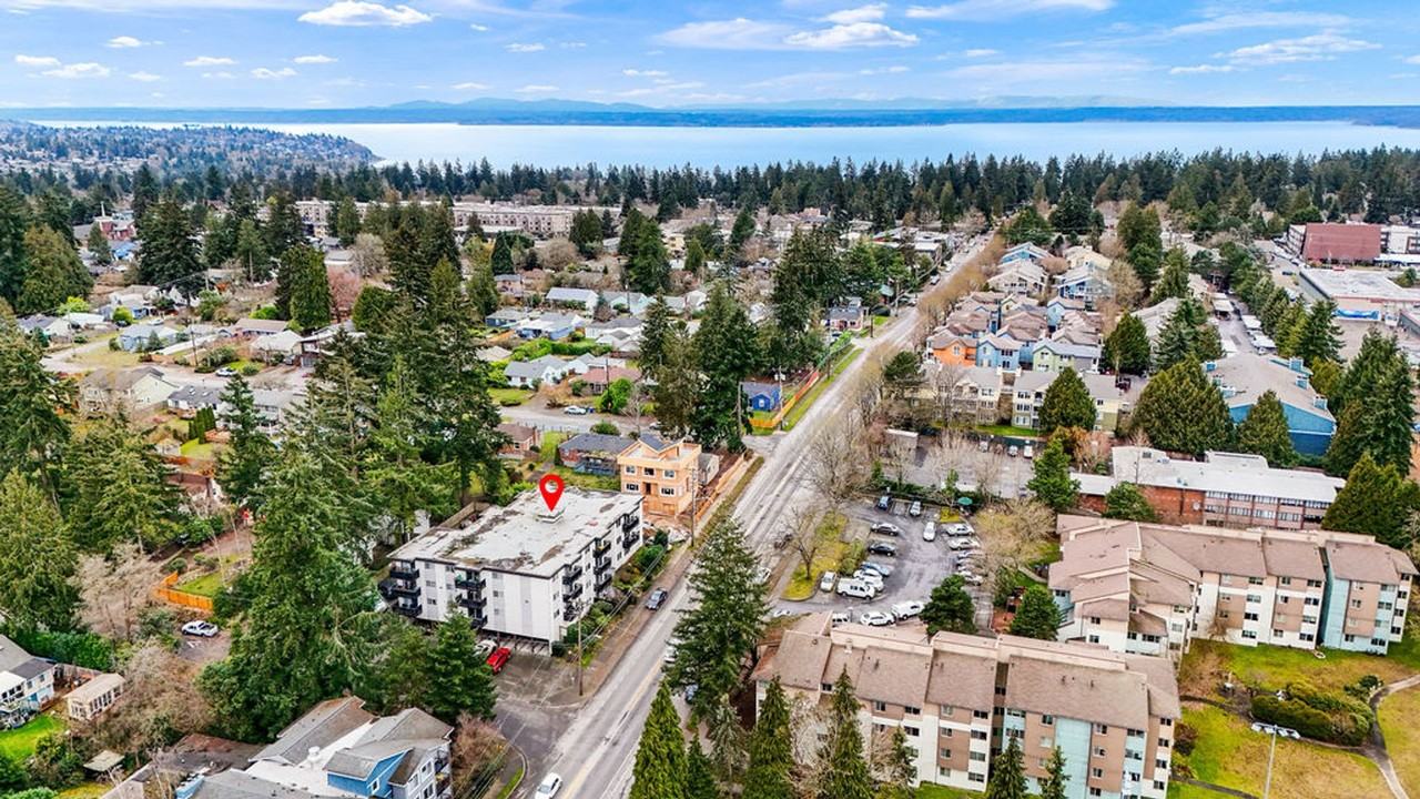 Arbor Heights | New Fully Renovated Apartments - Photo 3 of 6