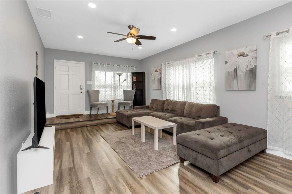 206 N Himes Ave - Photo 3 of 44