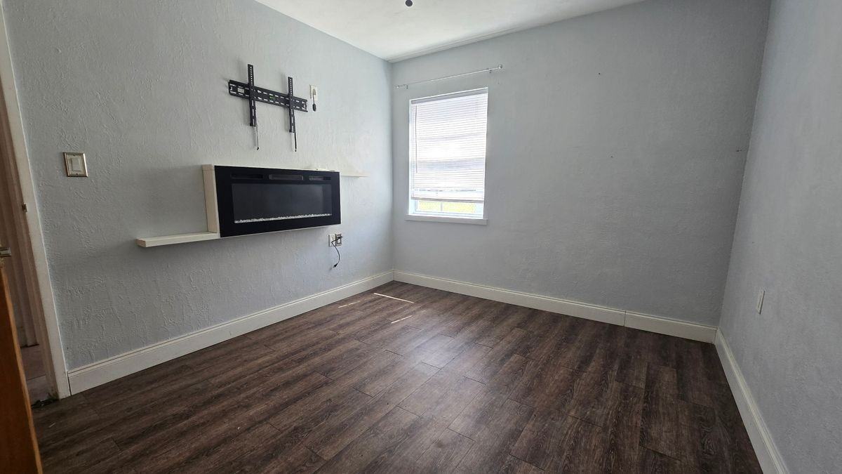 1003 Pinedale Rd - Photo 3 of 19