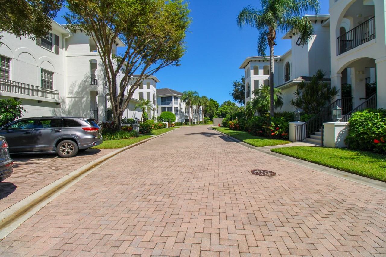 825 Bentwater Cir #101 - Photo 3 of 50