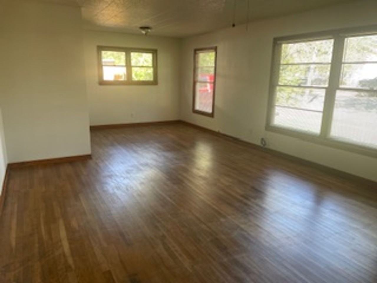 1270 W Pecan St - Photo 2 of 8