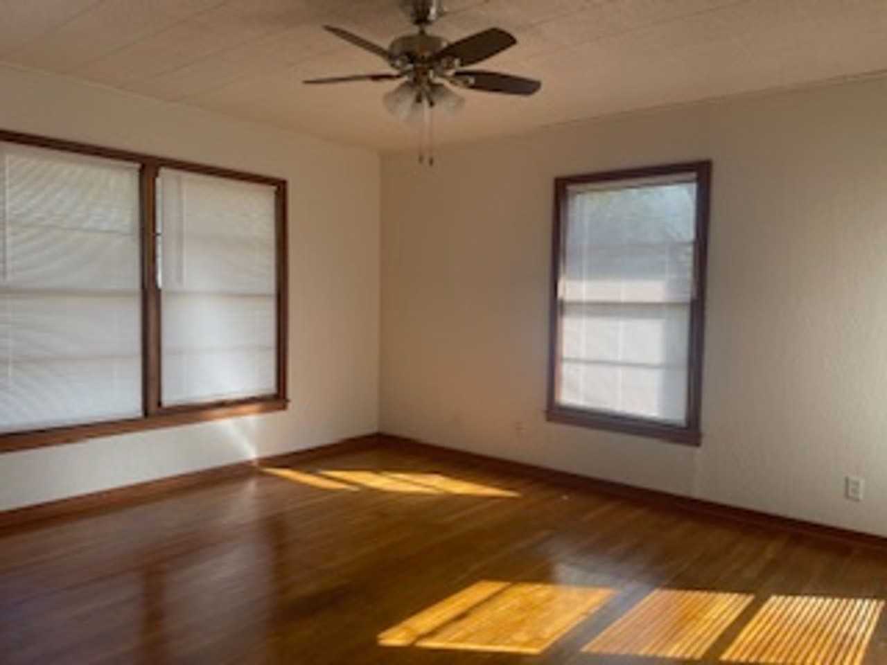 1270 W Pecan St - Photo 3 of 8