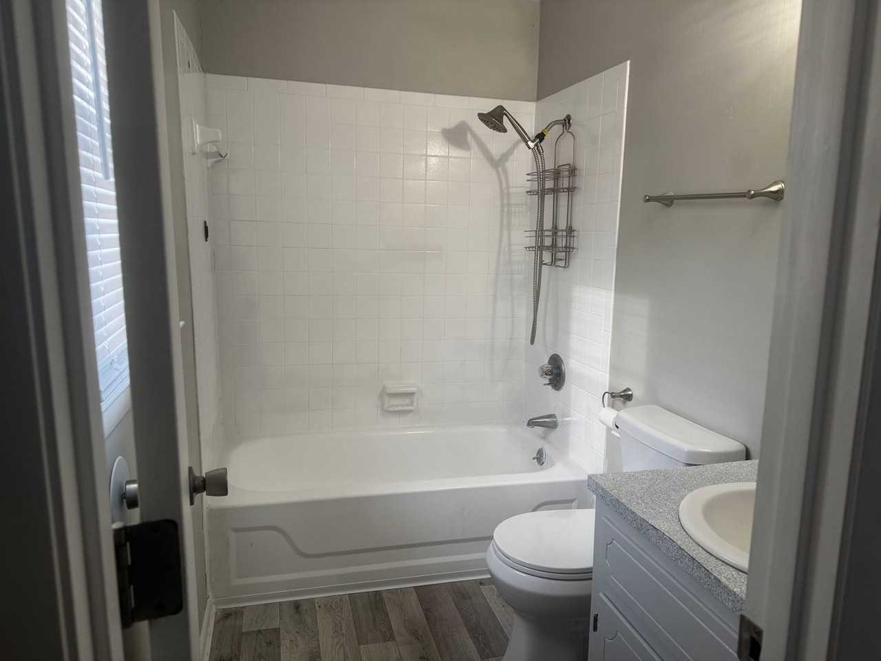 3911 Tanglewood Dr - Photo 2 of 16