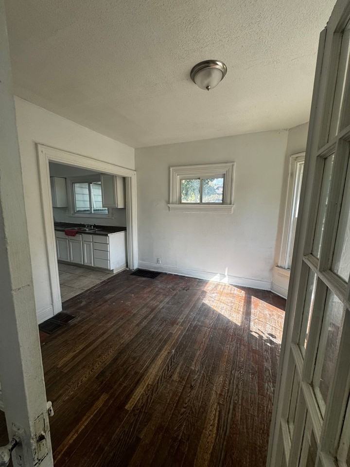 102 Rockwood Ave - Photo 3 of 16