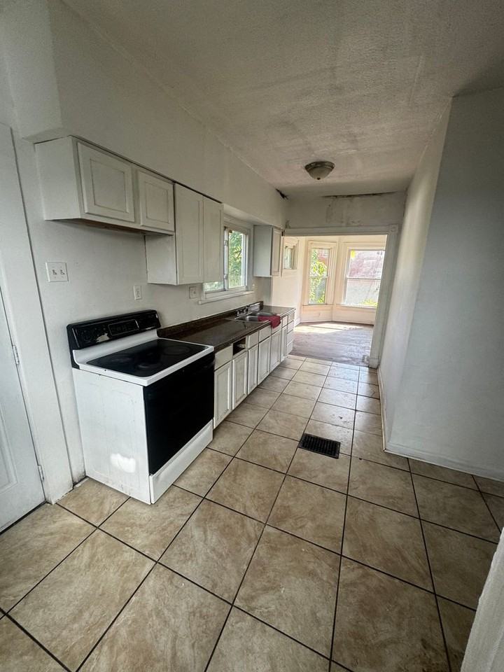 102 Rockwood Ave - Photo 4 of 16