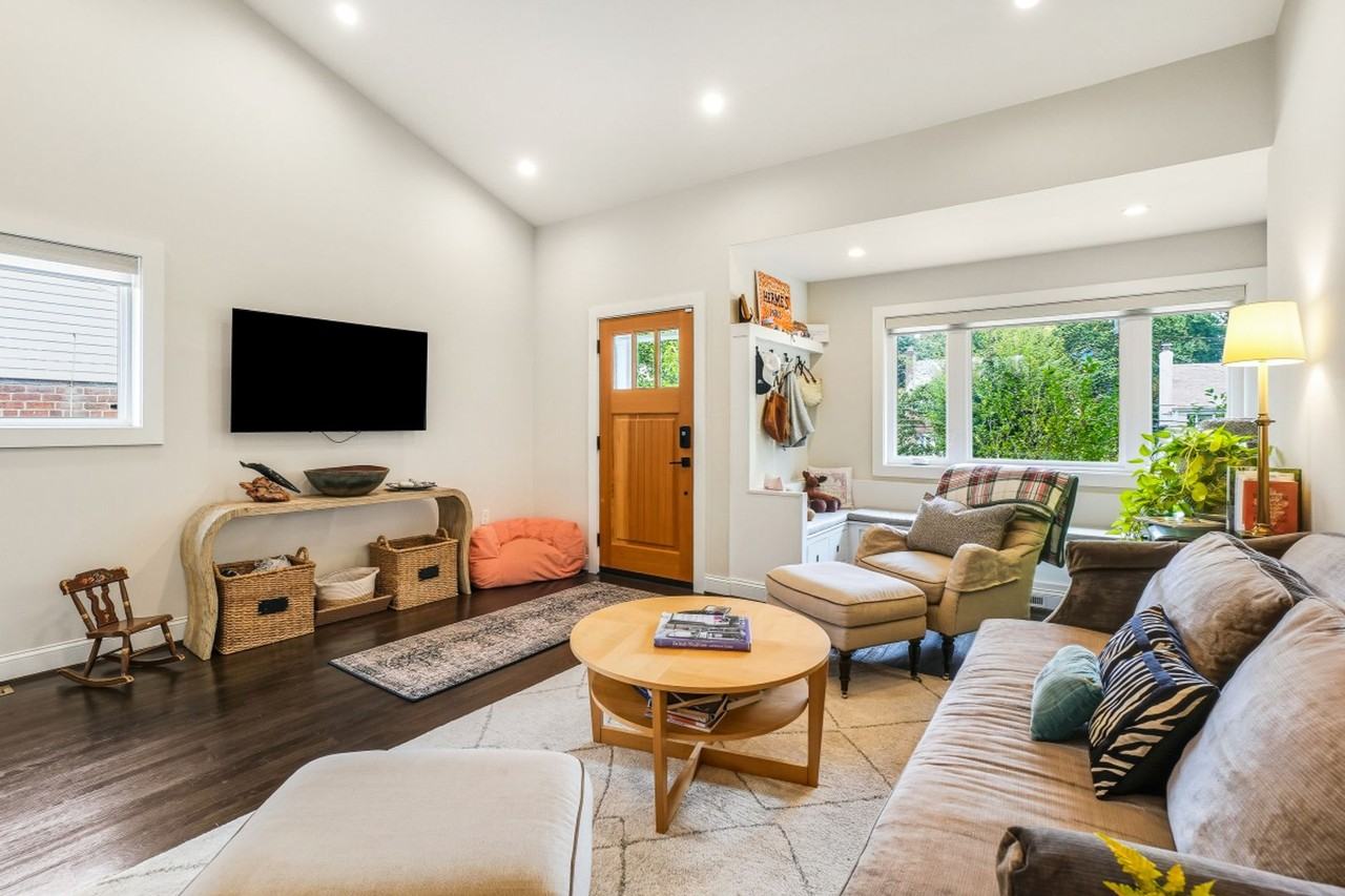 8706 Sundale Dr - Photo 4 of 32