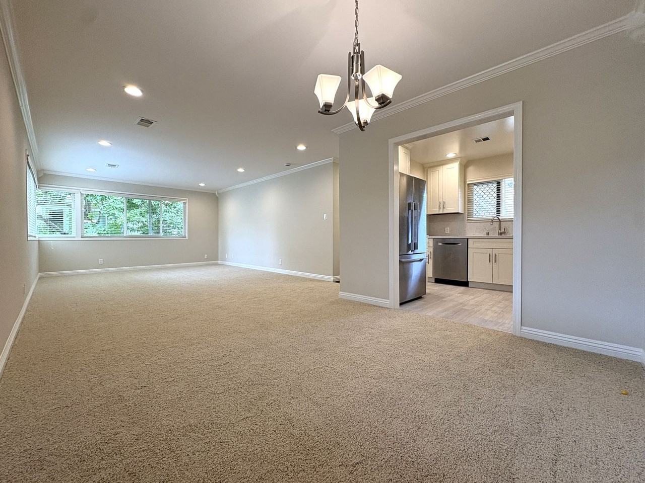 830 University Ave - Photo 3 of 10
