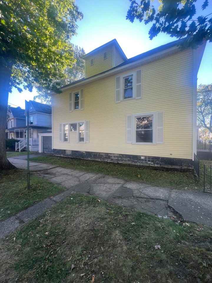 701 Plum St - Photo 2 of 15