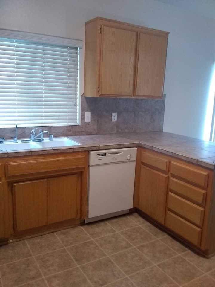 614 21st St - Photo 4 of 13