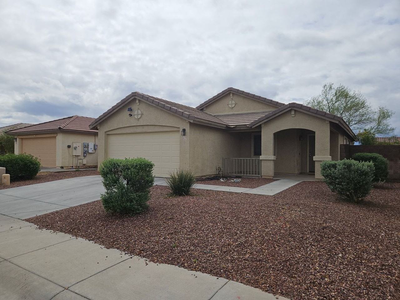 25719 W St Charles Ct - Photo 3 of 27