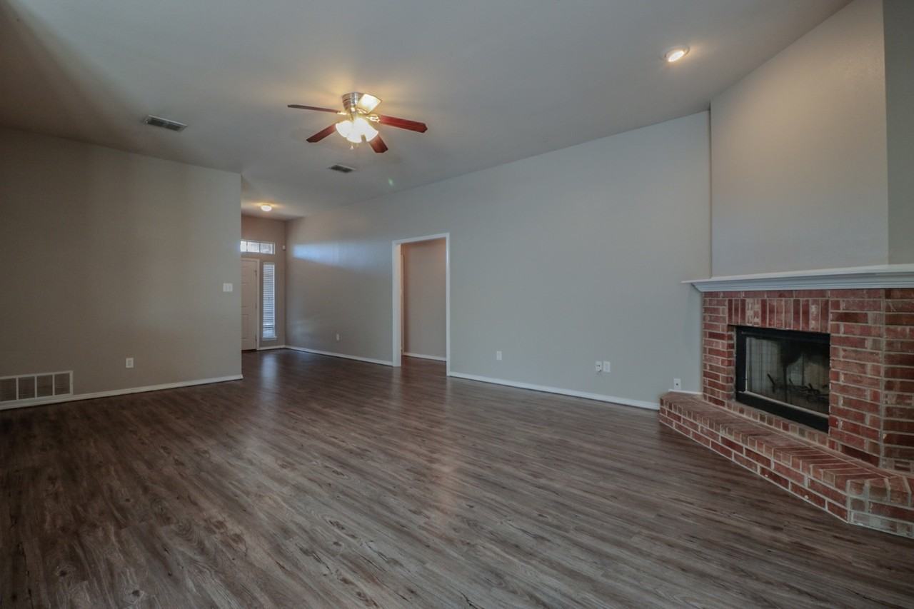 6808 88th St - Photo 3 of 16