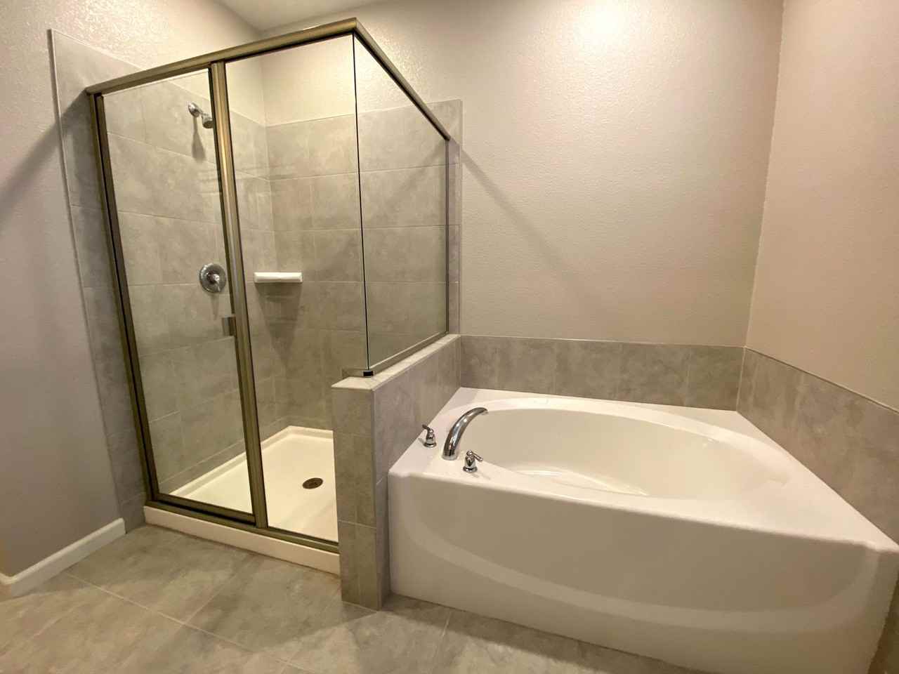 1226 Heybourne Rd - Photo 3 of 25