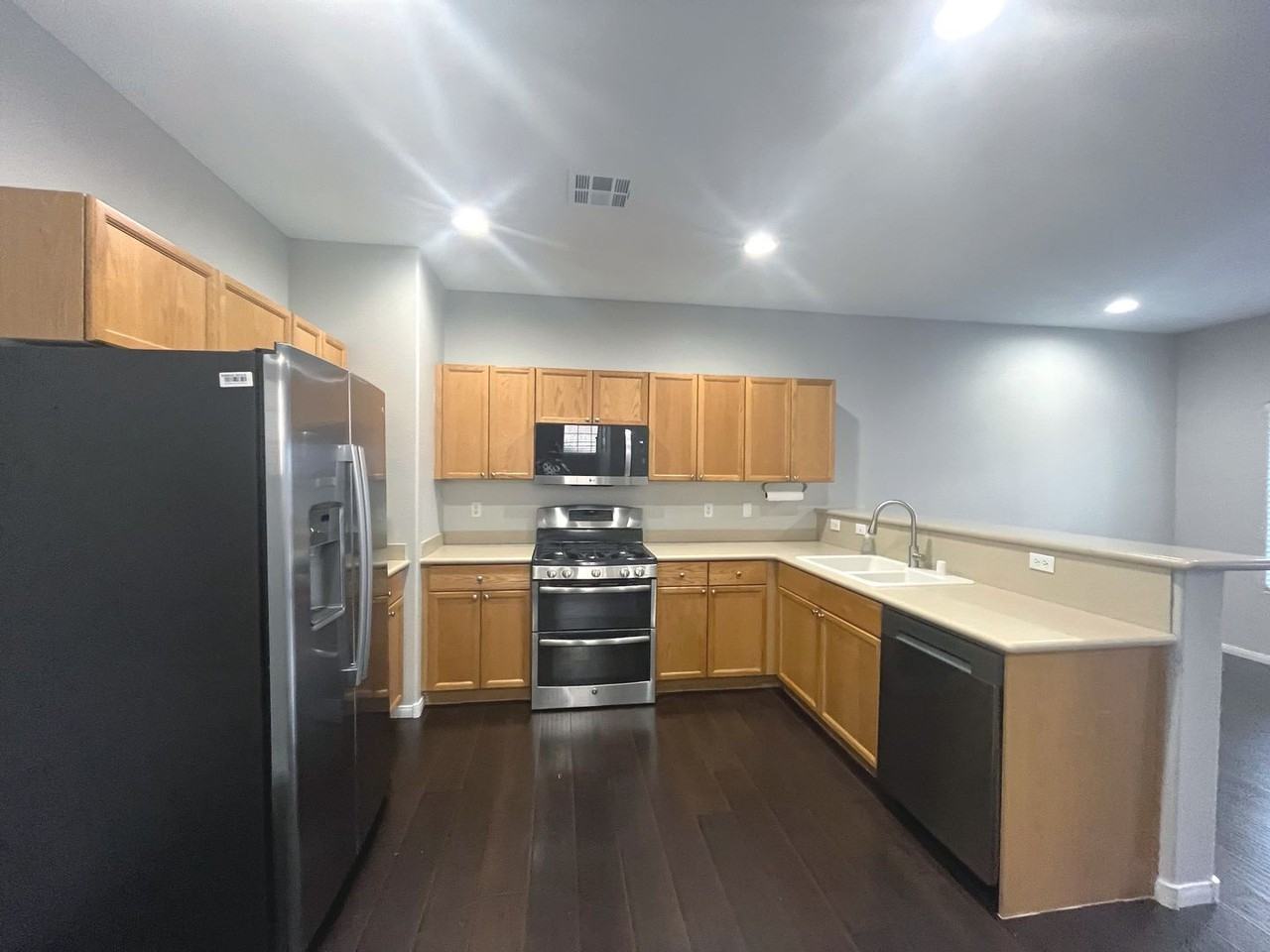 231 Spectacular St - Photo 4 of 50