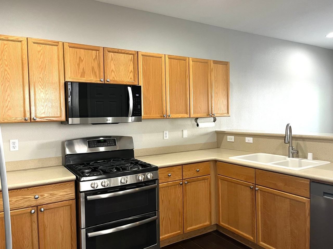 231 Spectacular St - Photo 5 of 50