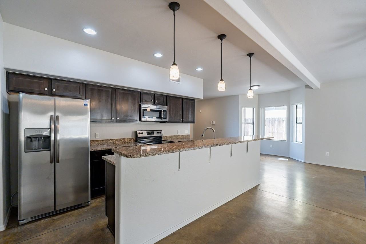 774 E Seneca St - Photo 3 of 38