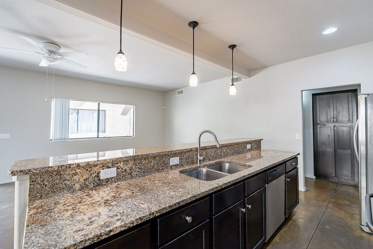 774 E Seneca St - Photo 4 of 38