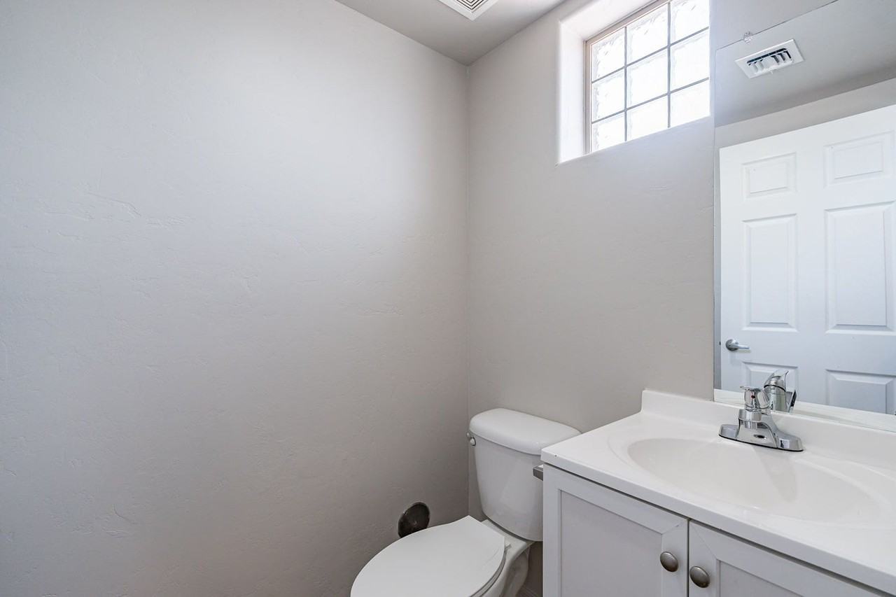 774 E Seneca St - Photo 7 of 38