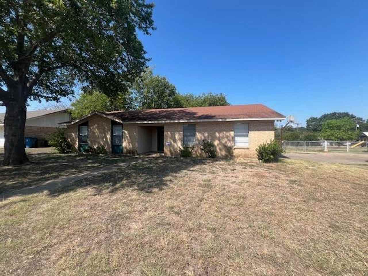129 Houston Dr - Photo 2 of 20