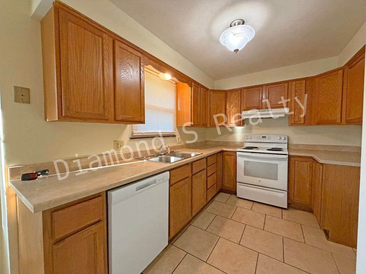 2910 E Monroe Ter - Photo 5 of 18