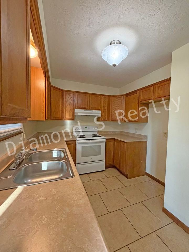 2910 E Monroe Ter - Photo 7 of 18