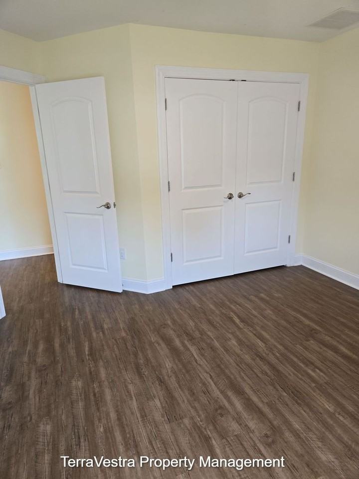 421 Hamilton Rd - Photo 2 of 22