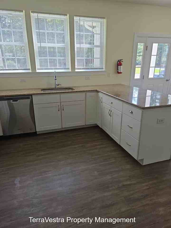 421 Hamilton Rd - Photo 3 of 22