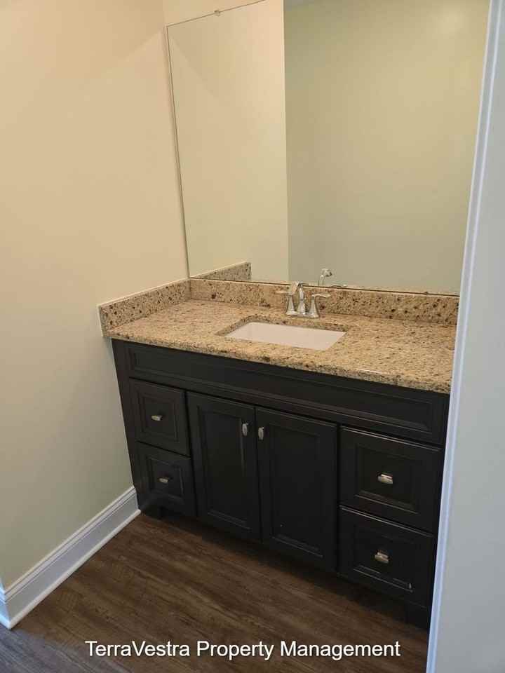 421 Hamilton Rd - Photo 4 of 22