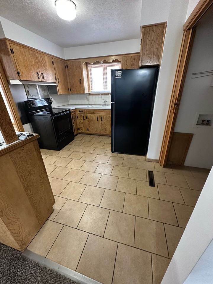 1212 Park St - Photo 3 of 11