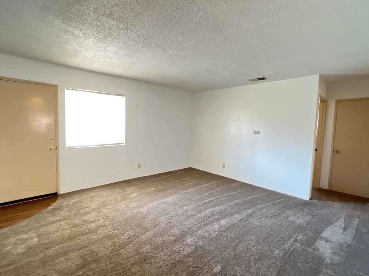 4300 Columbus St - Photo 5 of 12