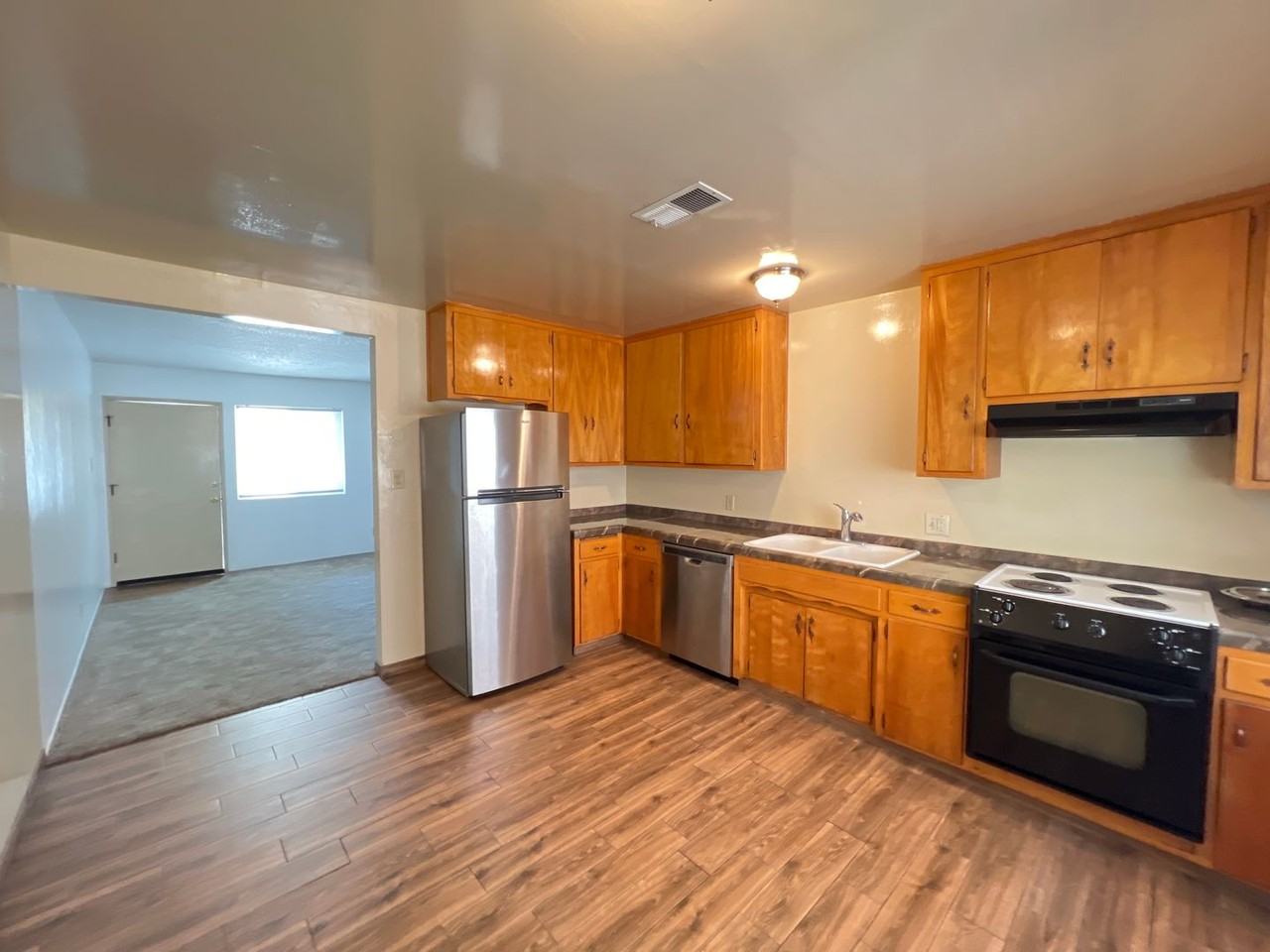 4300 Columbus St - Photo 7 of 12