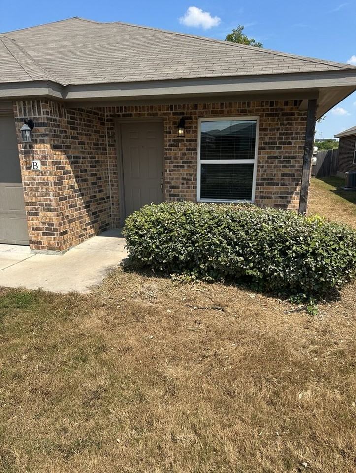 1014 Zora Dr #B - Photo 2 of 17