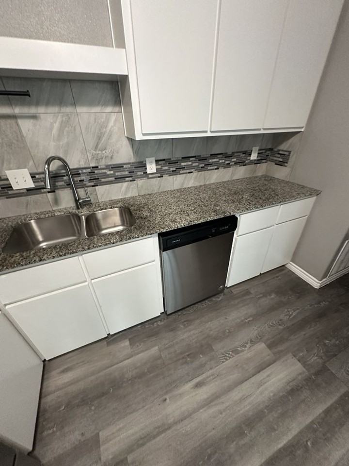 1014 Zora Dr #B - Photo 7 of 17