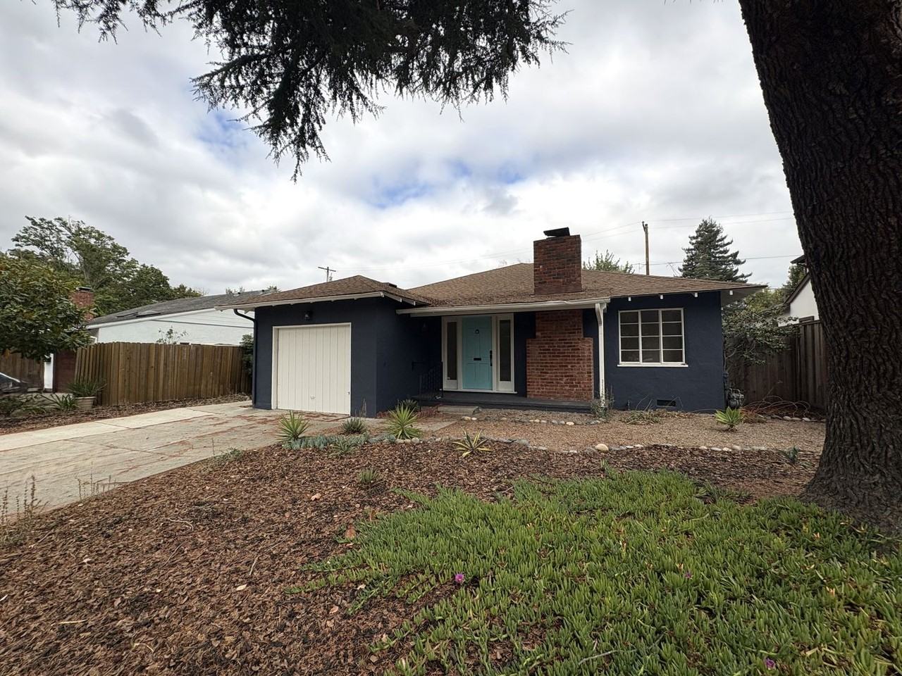 1023 Embarcadero Rd - Photo 3 of 20