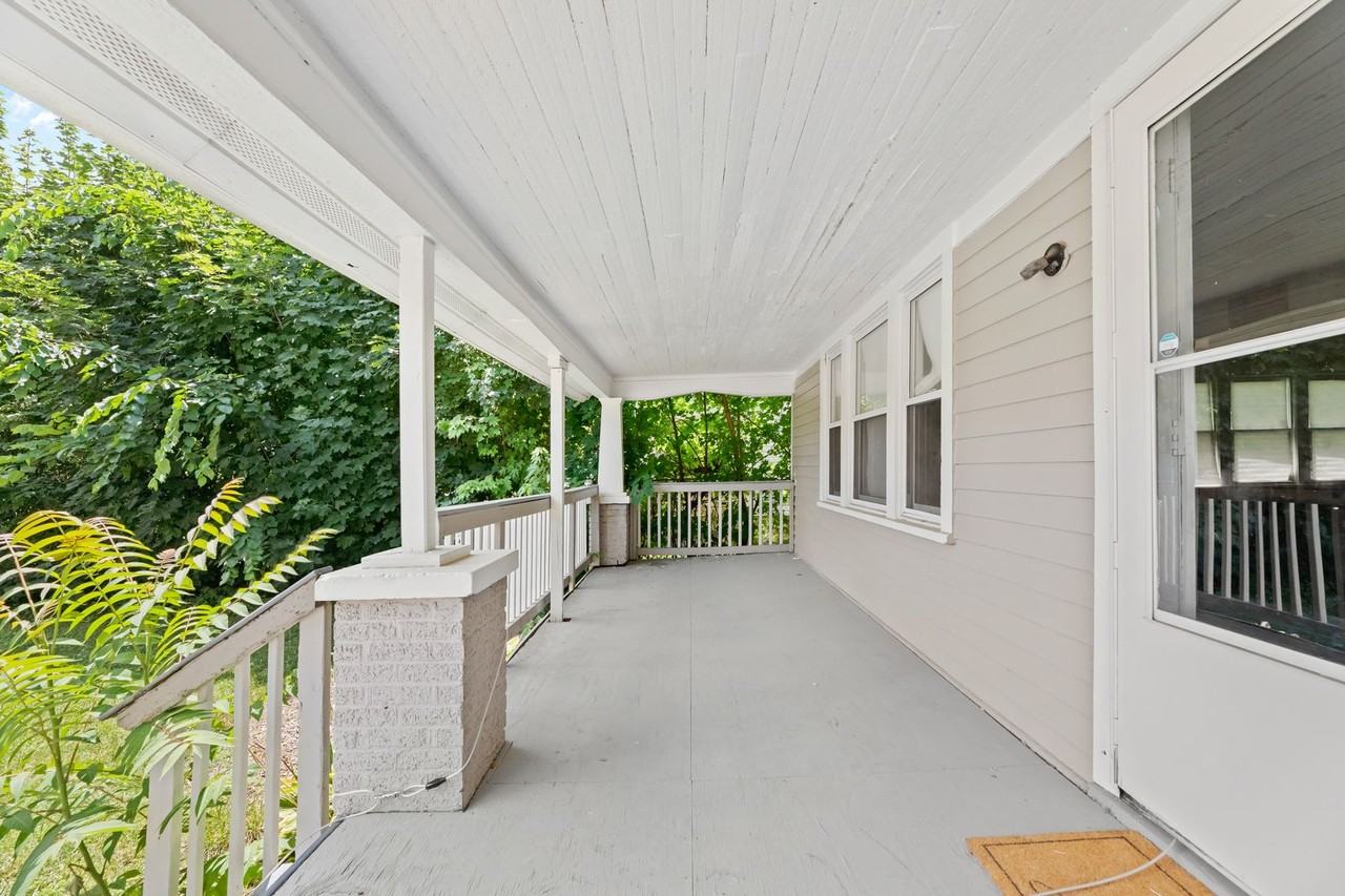 376 Grace Ave - Photo 2 of 21