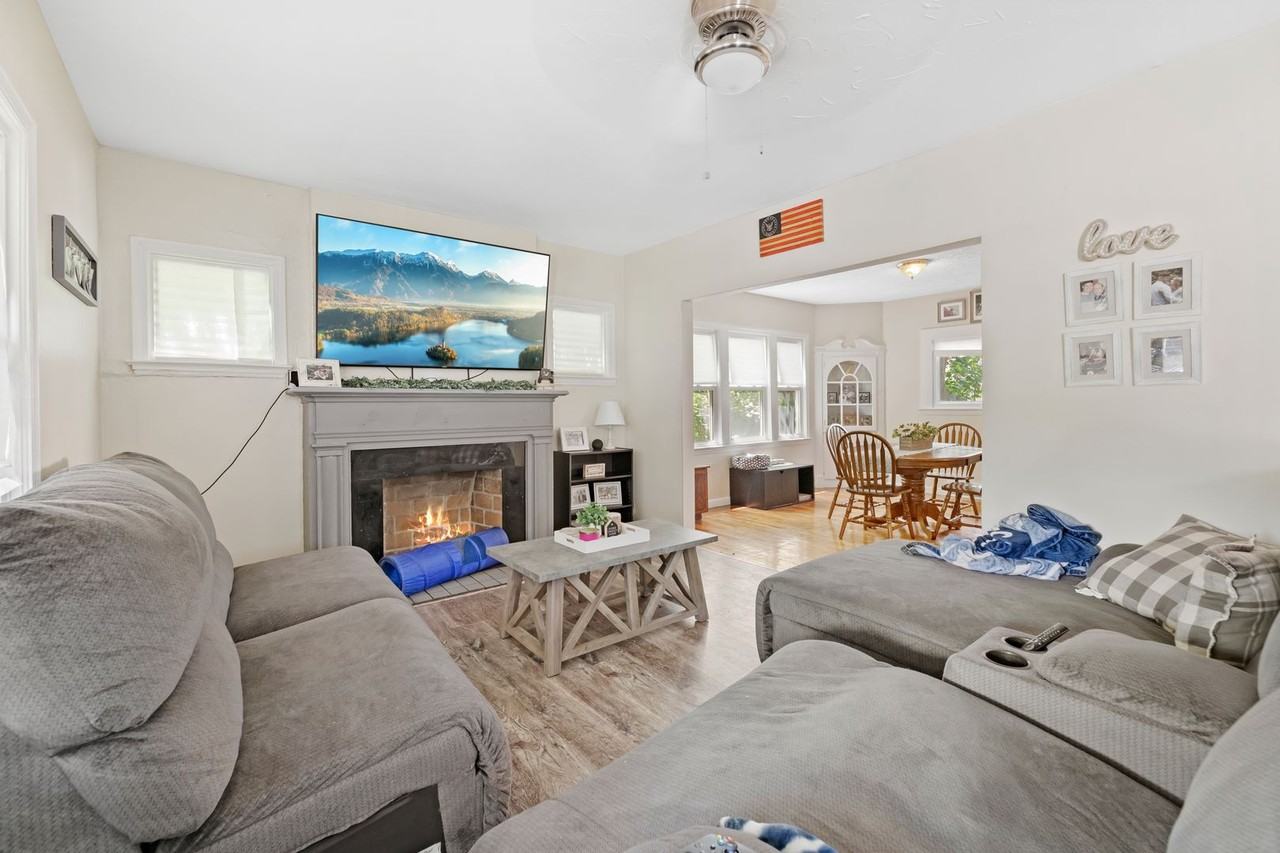 376 Grace Ave - Photo 3 of 21