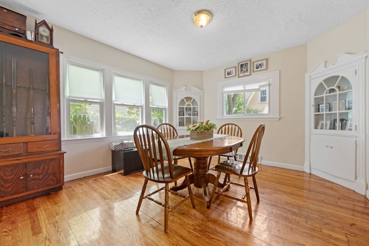376 Grace Ave - Photo 5 of 21