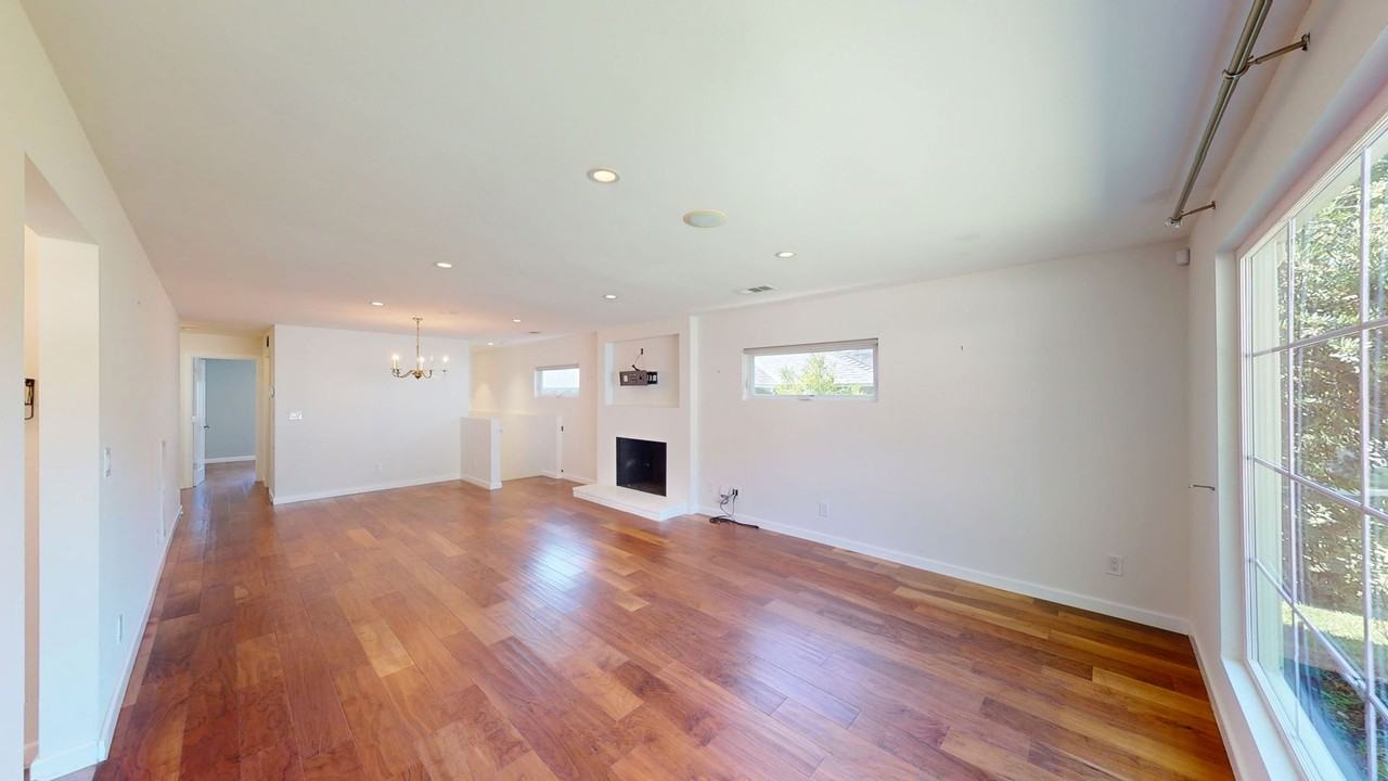 1000 Athens St - Photo 2 of 28